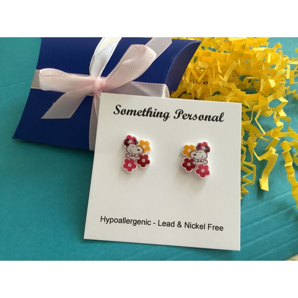 Snoopy Dancing in Flowers Post Earrings - Peanuts and the Gang - Picture 4 of 4